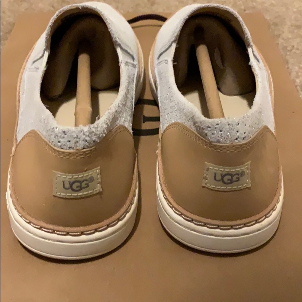UGG - Picture 4 of 7
